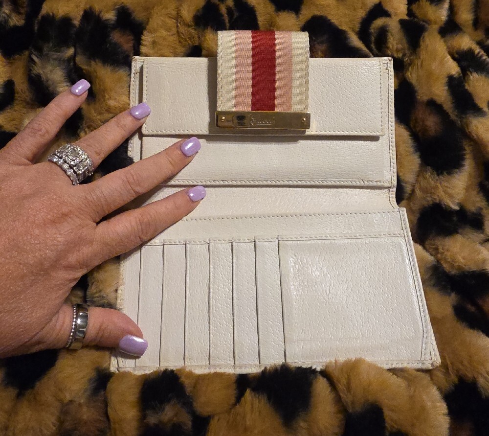 Gucci Beige GG Canvas Wallet with Red and White Center Stripe - Picture 3 of 10